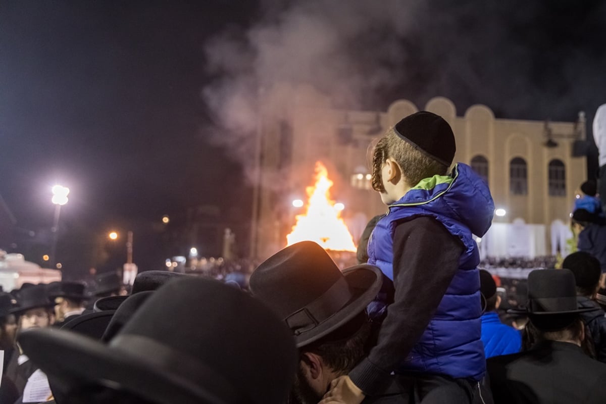 תיעוד ענק: רבבות חגגו ל"ג בעומר עם הרבי מסאטמר