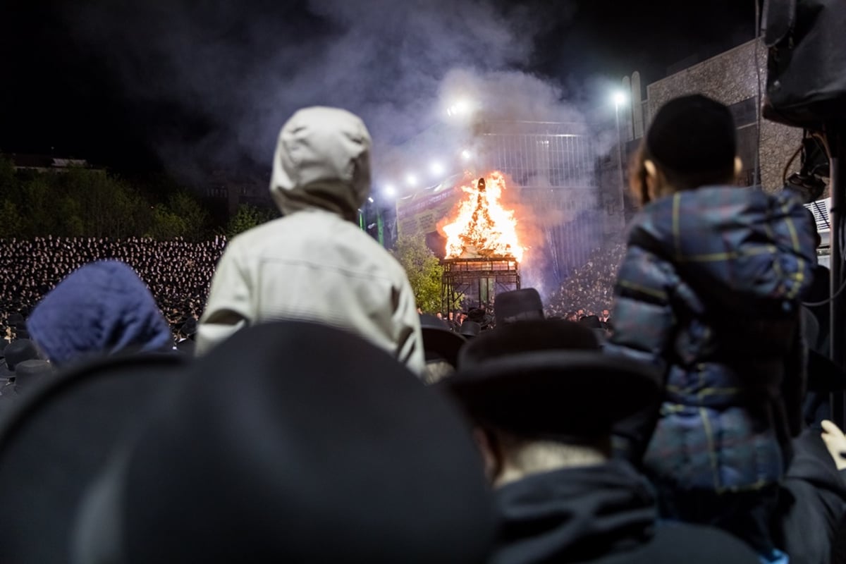 תיעוד ענק: רבבות חגגו ל"ג בעומר עם הרבי מסאטמר