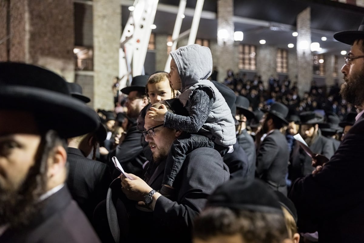 תיעוד ענק: רבבות חגגו ל"ג בעומר עם הרבי מסאטמר