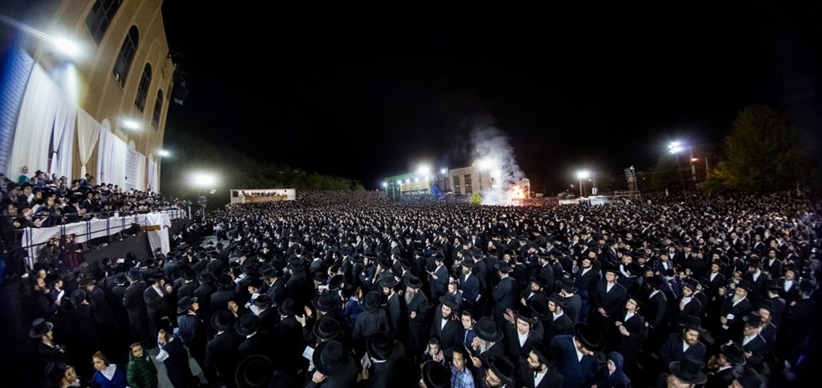 תיעוד ענק: רבבות חגגו ל"ג בעומר עם הרבי מסאטמר