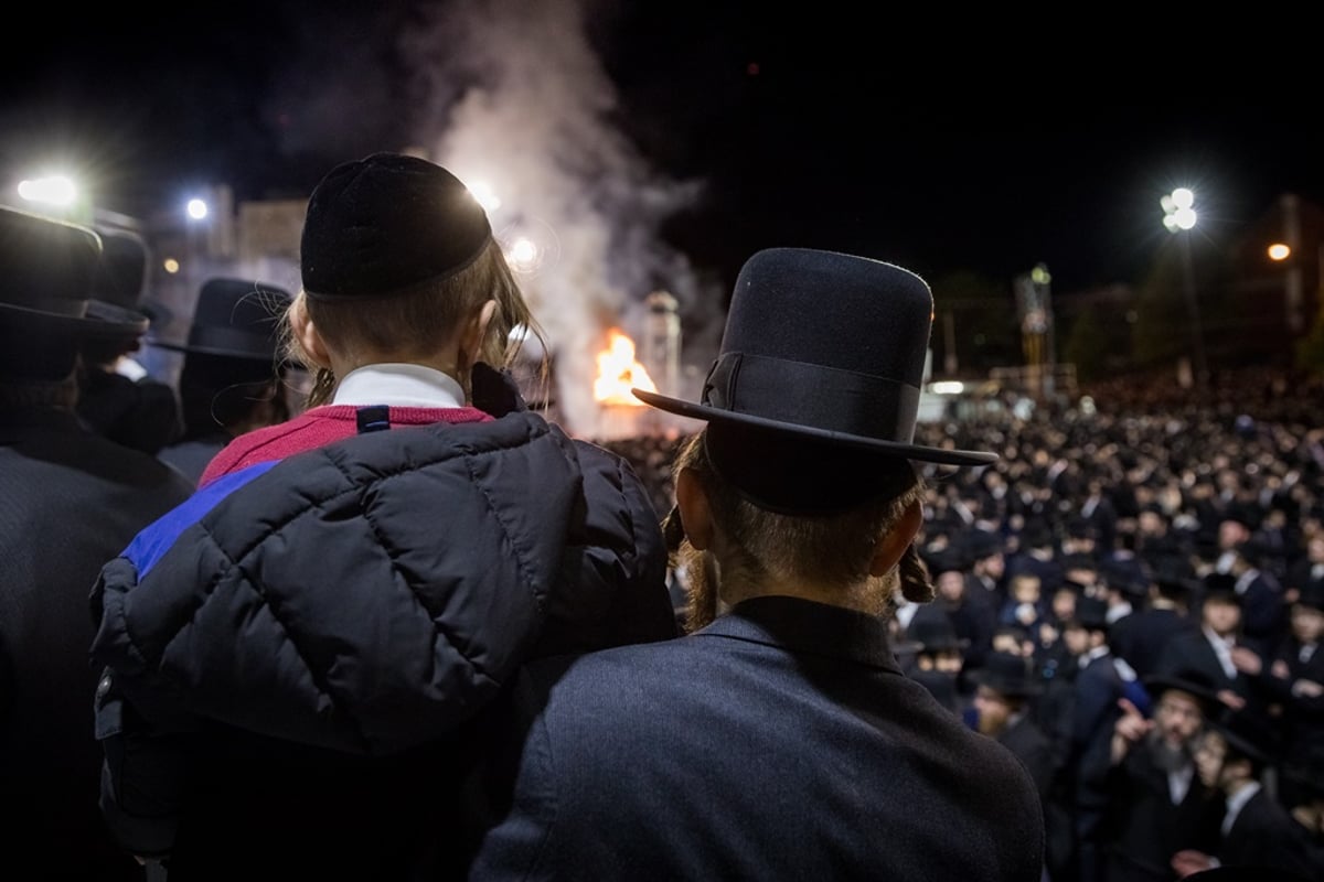 תיעוד ענק: רבבות חגגו ל"ג בעומר עם הרבי מסאטמר