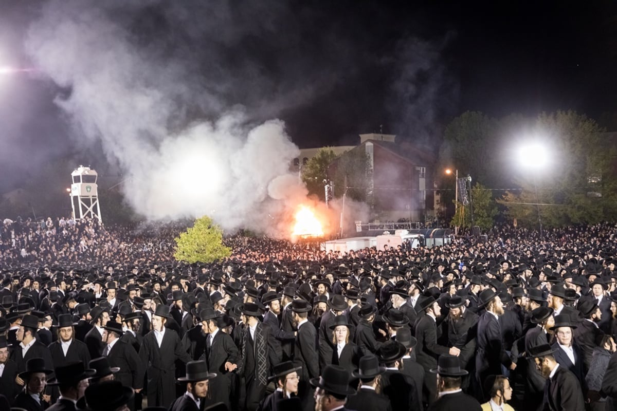 תיעוד ענק: רבבות חגגו ל"ג בעומר עם הרבי מסאטמר