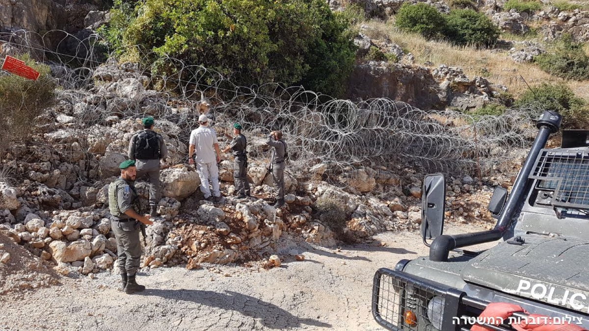 לוחמי מג"ב חילצו עוף דורס שנתקע בגדר