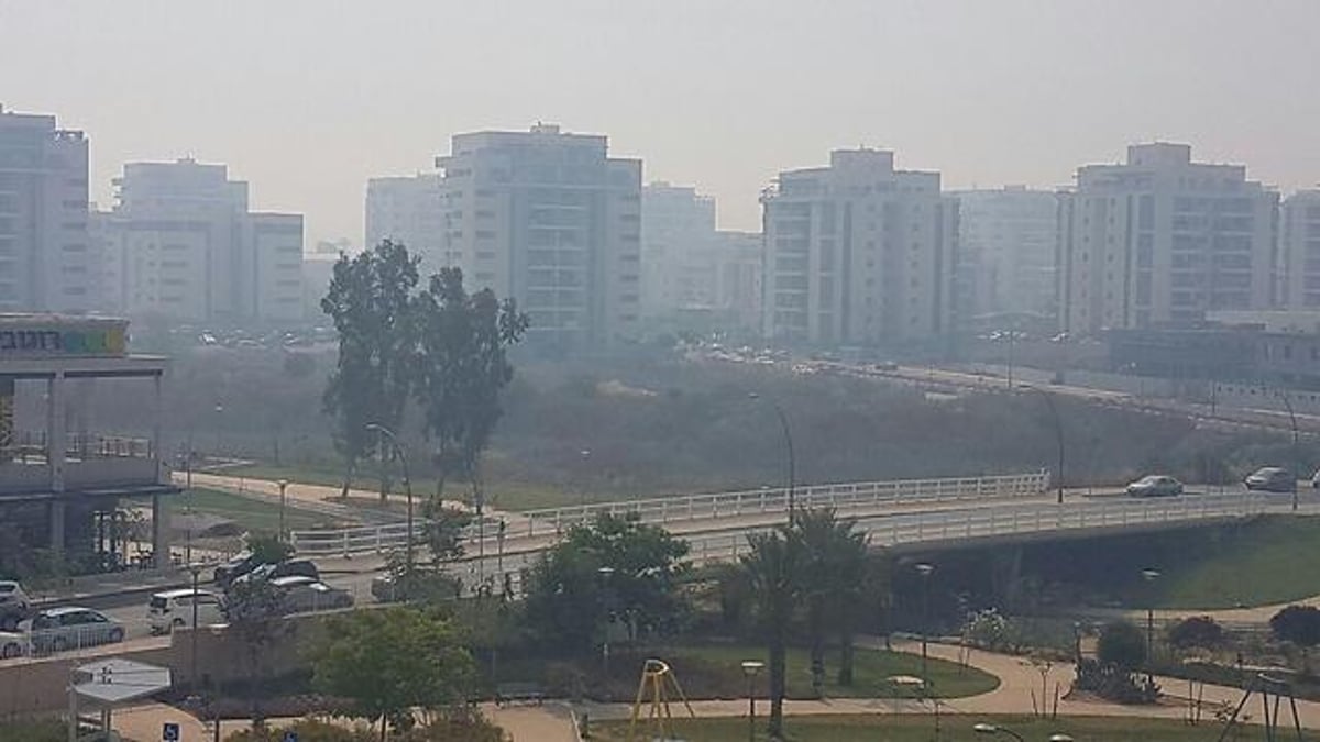 יבנה, אחת הערים שבתוך עשן מסריח