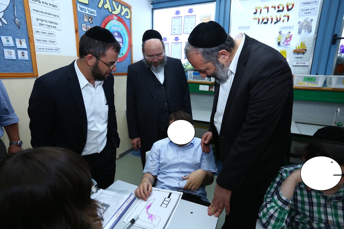 דרעי ובנט בסיור משותף ב'שתילים' בירושלים: נבנה מבנה קבע לבית הספר