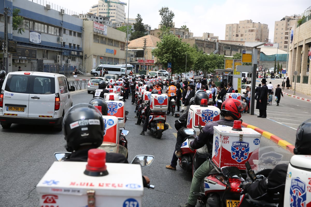 מאות ליוו למנוחות את מתנדב 'איחוד הצלה'  אפי גדסי ז"ל