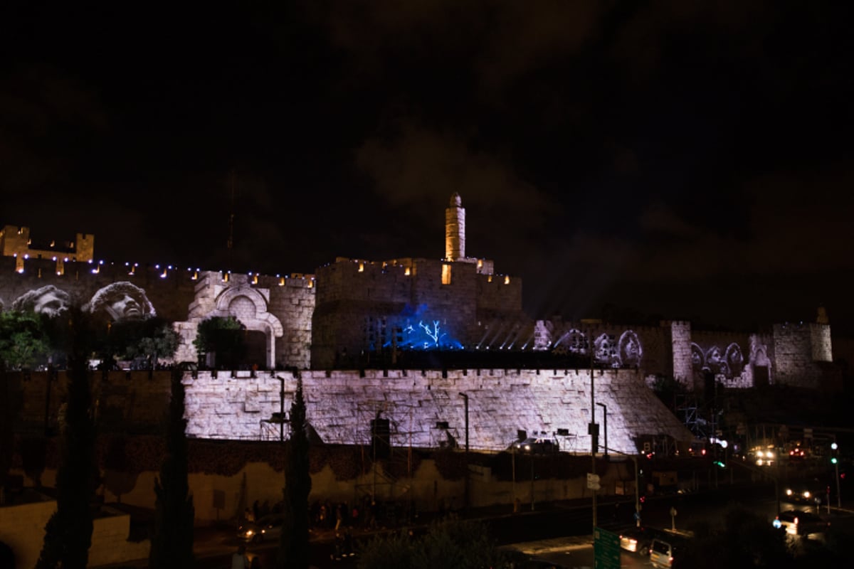 מופע אור קולי ורחפנים מסין • צפו בתיעוד