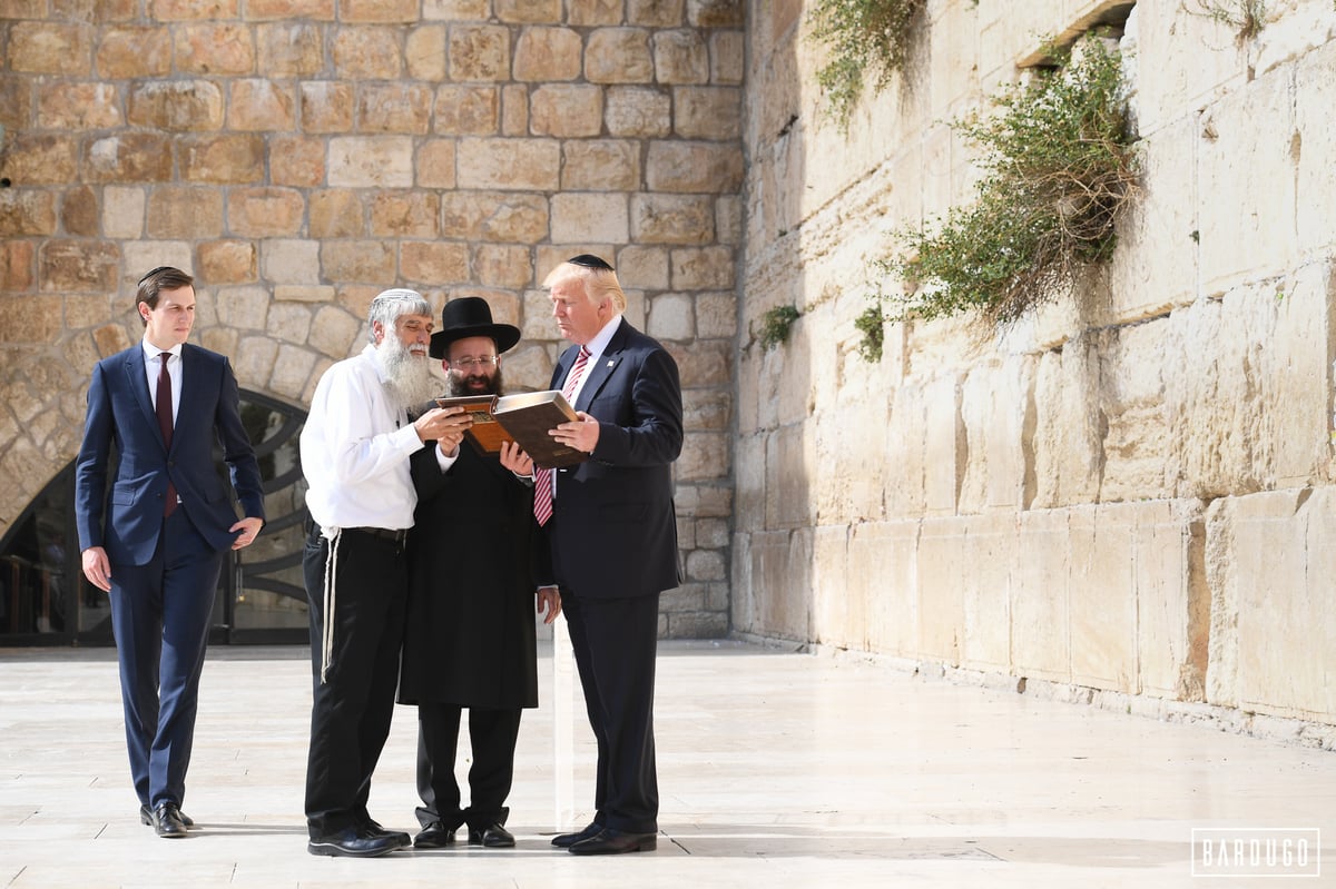 טראמפ ביקר בכותל; רעייתו ובתו התפללו בעזרת הנשים