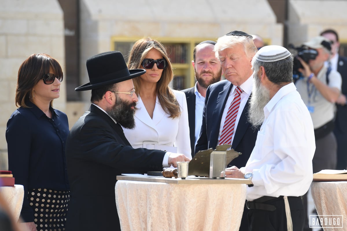 טראמפ ביקר בכותל; רעייתו ובתו התפללו בעזרת הנשים