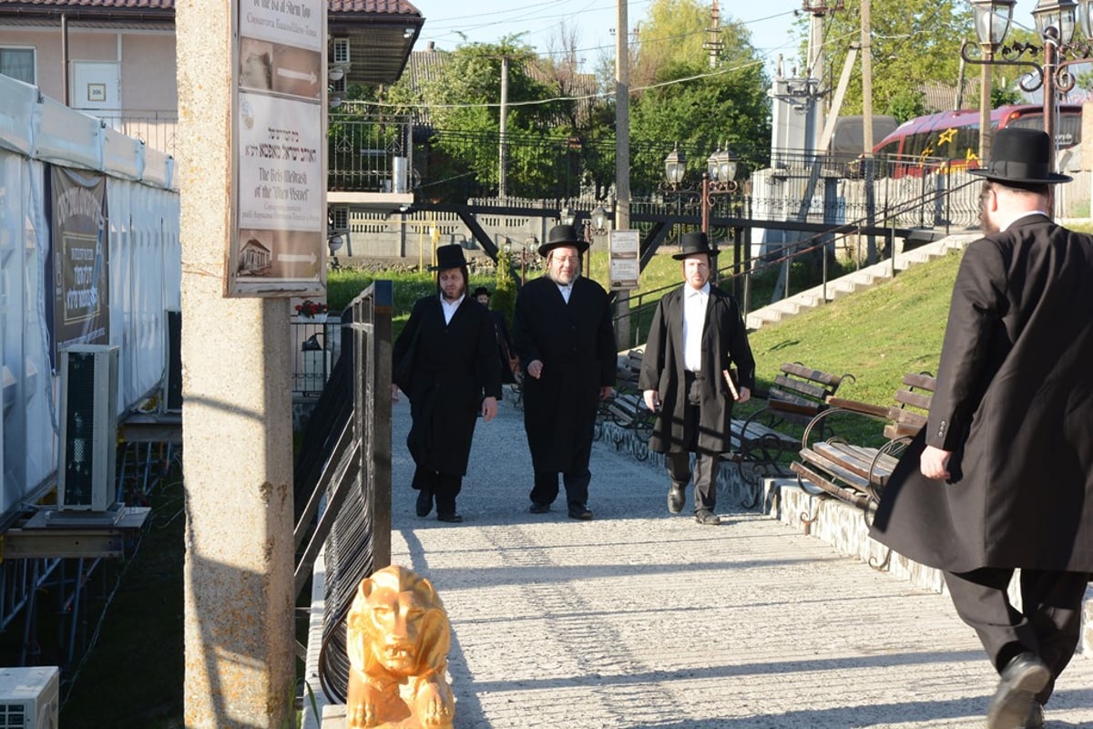 מסע האדמו"ר מסאטמר ומאות הנגידים. צפו