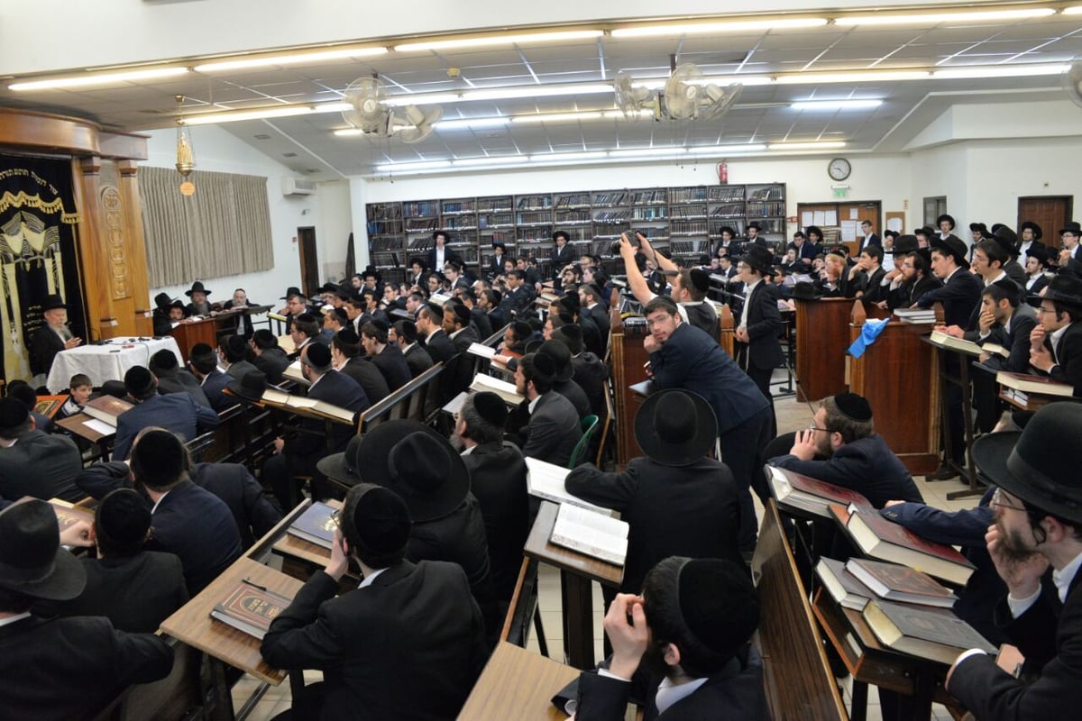 הגרי"ג אדלשטיין מסר שיחת חיזוק ב'קרית מלך'