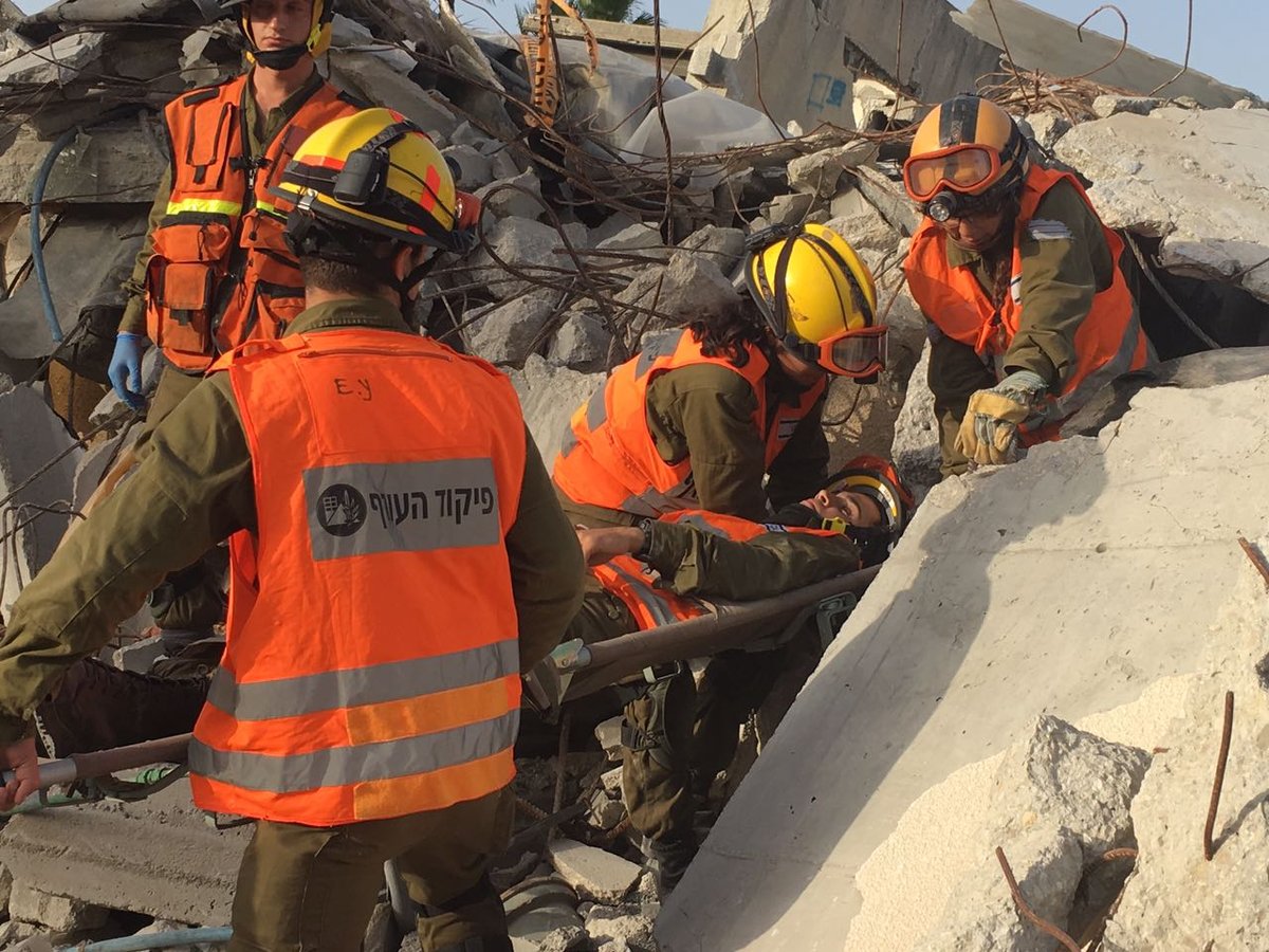 ממצלמת הלוחם: חילוץ לכודים מהריסות מבנה