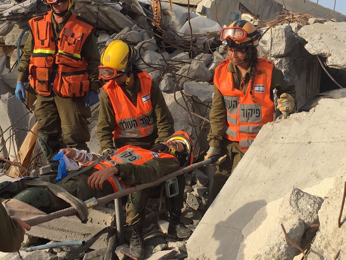 ממצלמת הלוחם: חילוץ לכודים מהריסות מבנה