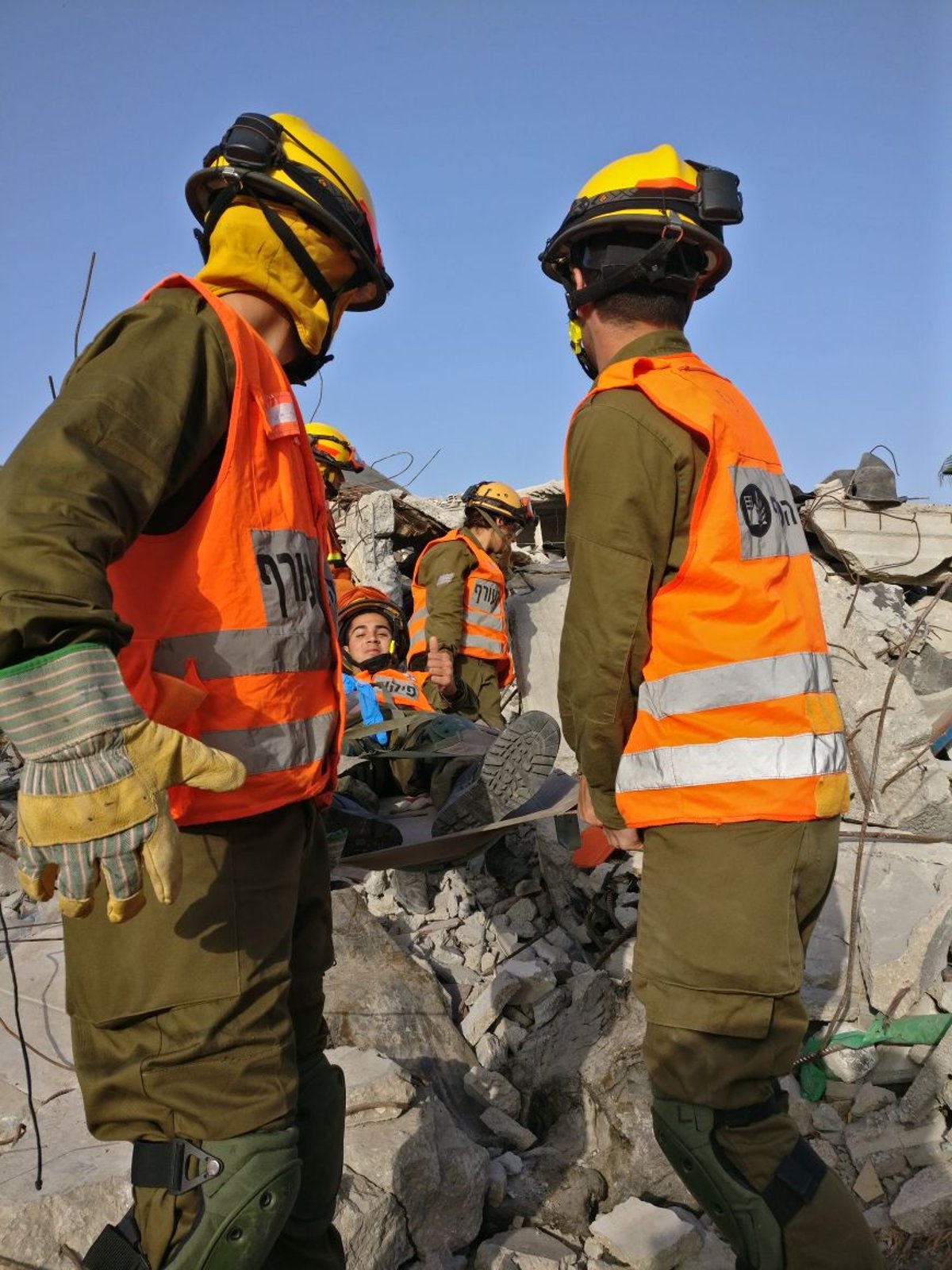 ממצלמת הלוחם: חילוץ לכודים מהריסות מבנה