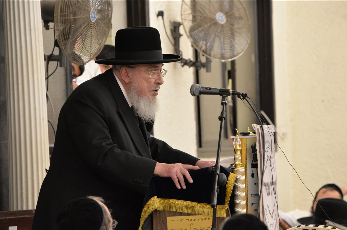 הגרב"מ אזרחי חיזק את בני ברק • תיעוד