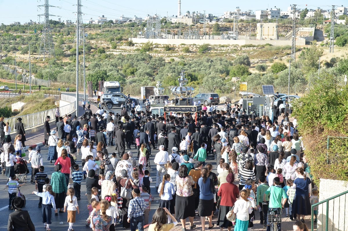 הכנסת ספר תורה במדרשה החסידית בביתר