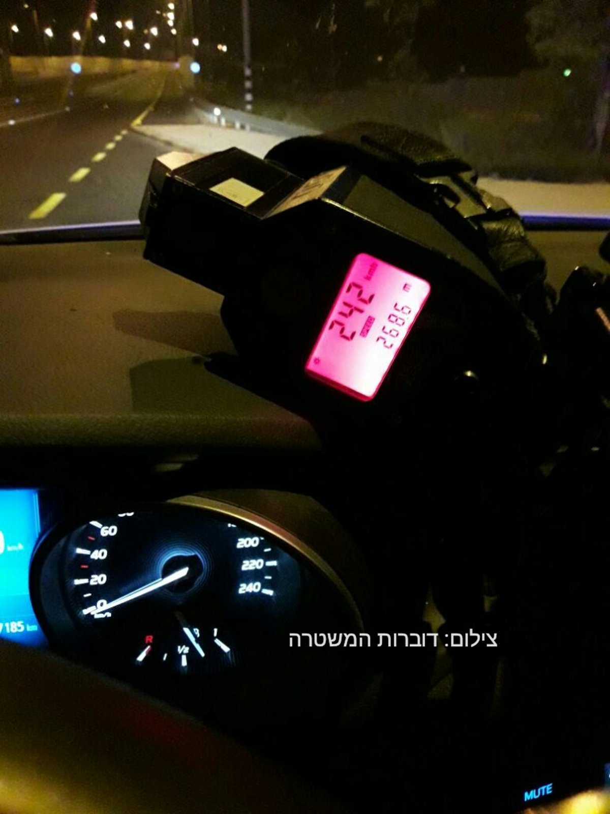 השוטרים הופתעו: נהג ה'וולוו' טס על הכביש