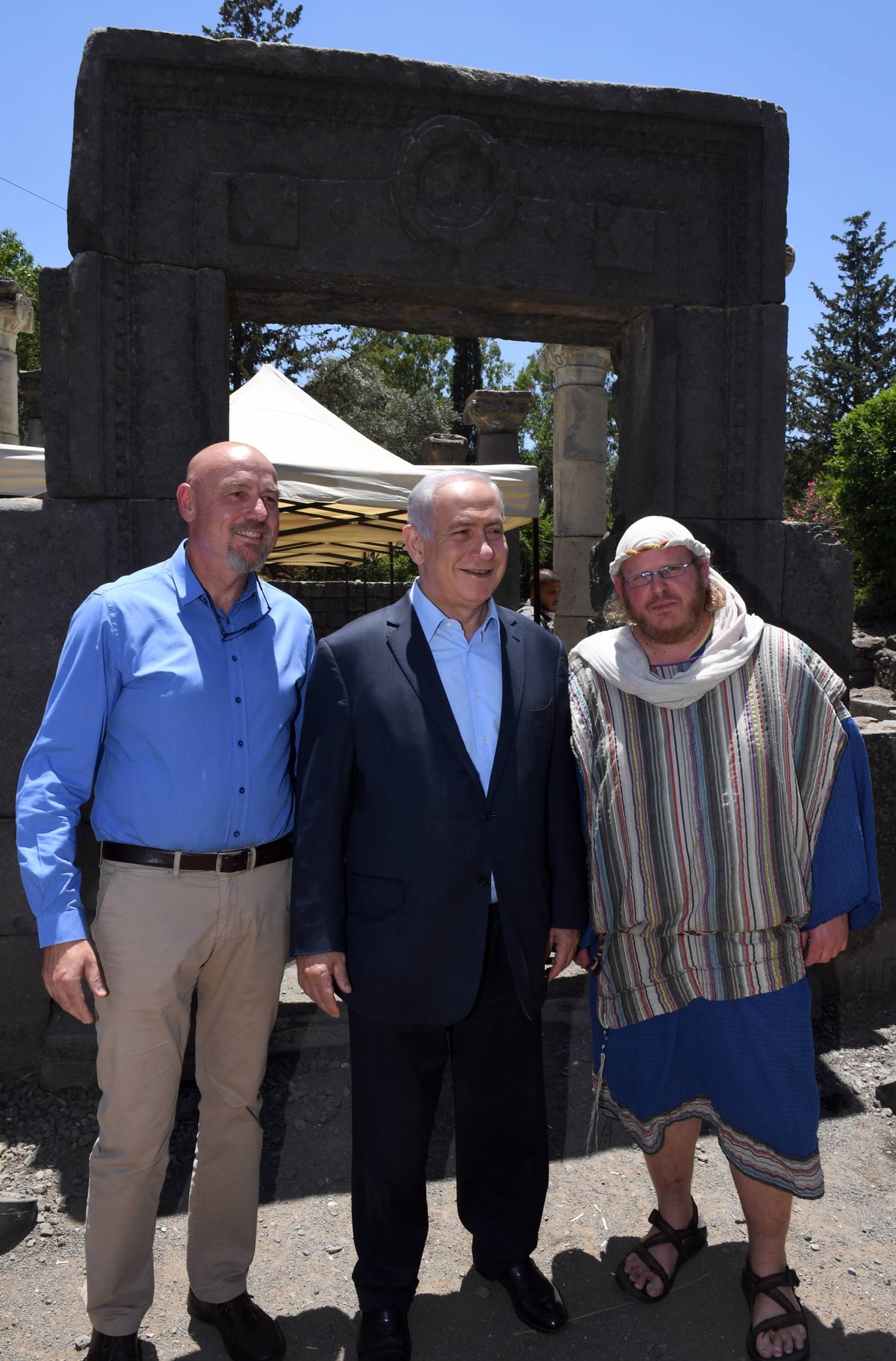 צפו: נתניהו סייר בבית הכנסת העתיק של קצרין וברמת הגולן