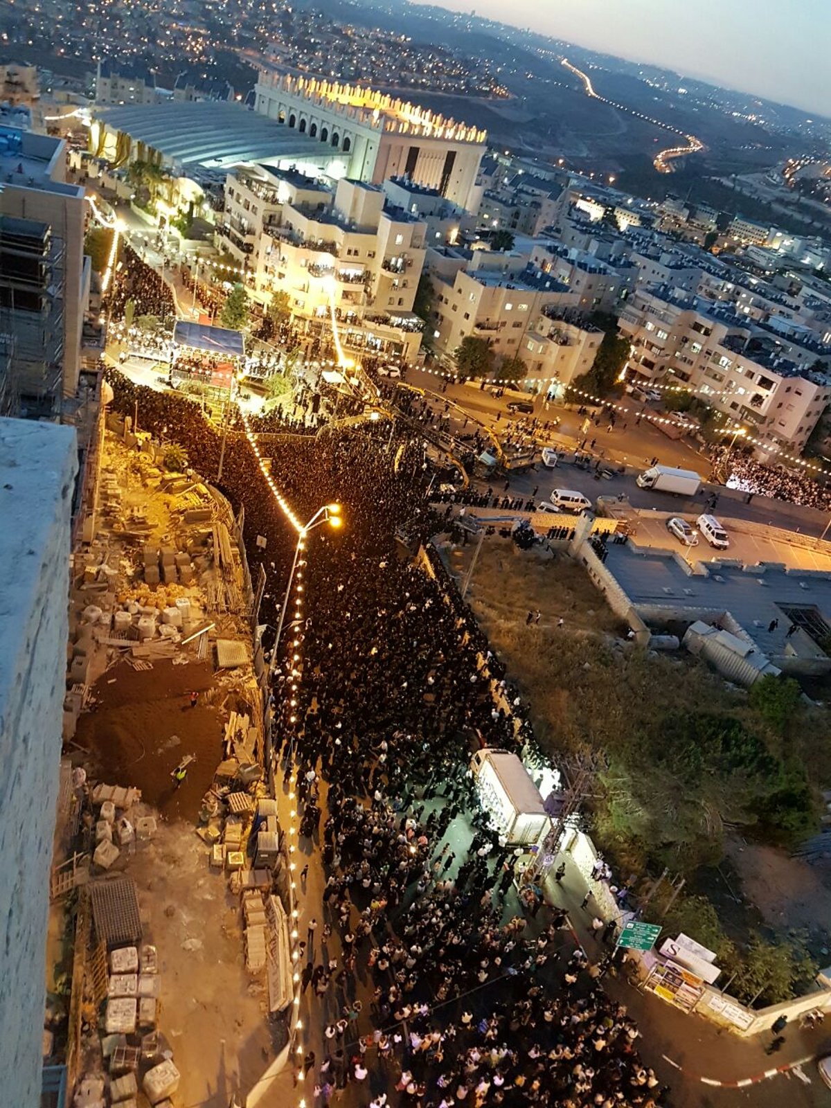 תיעוד ראשון: נכדת הרבי מבעלזא התחתנה