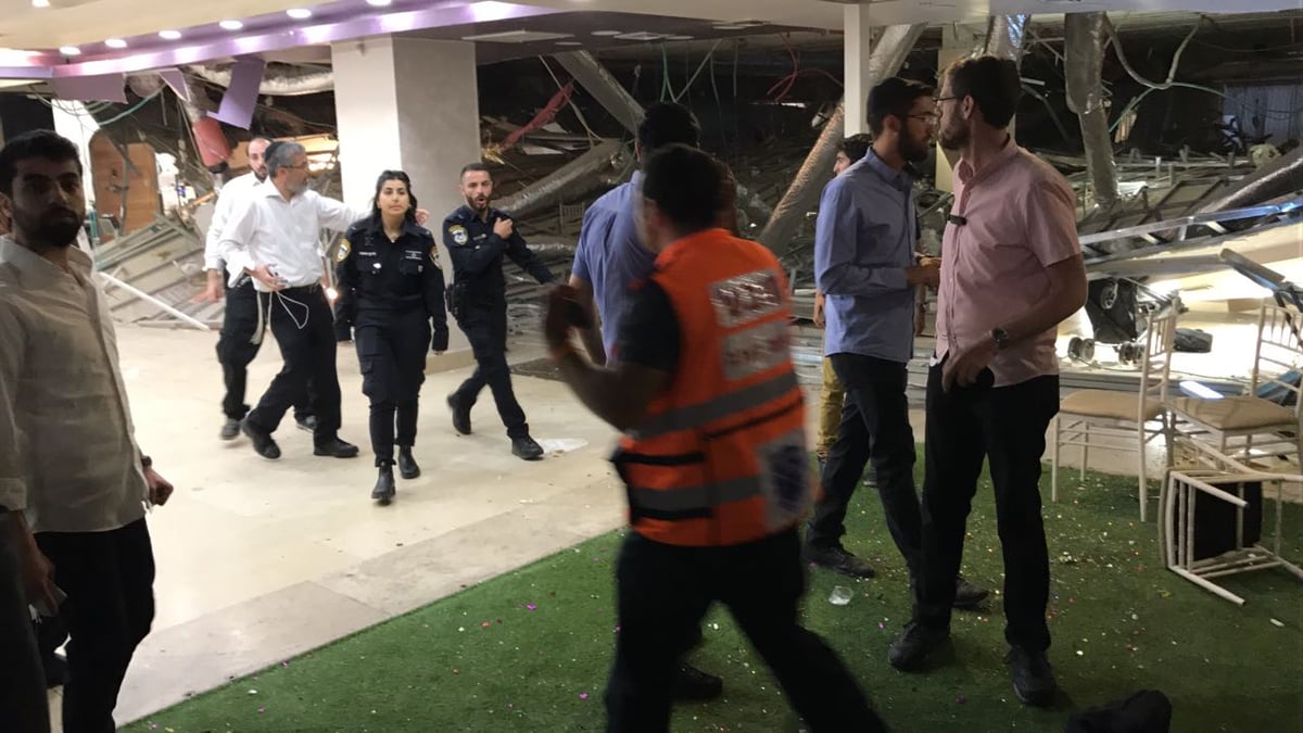 בהלה בחתונת נכדי האדמו"רים: תקרת עזרת הנשים קרסה