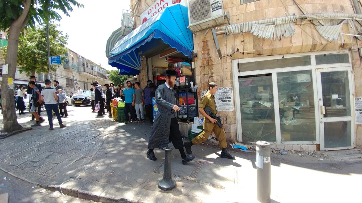 חייל הותקף בשכונת מאה שערים וחולץ על-ידי אזרחים • צפו