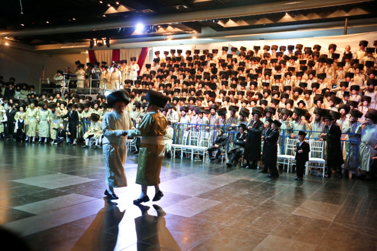 הבת התחתנה; החסידים הגישו - הצגה. צפו