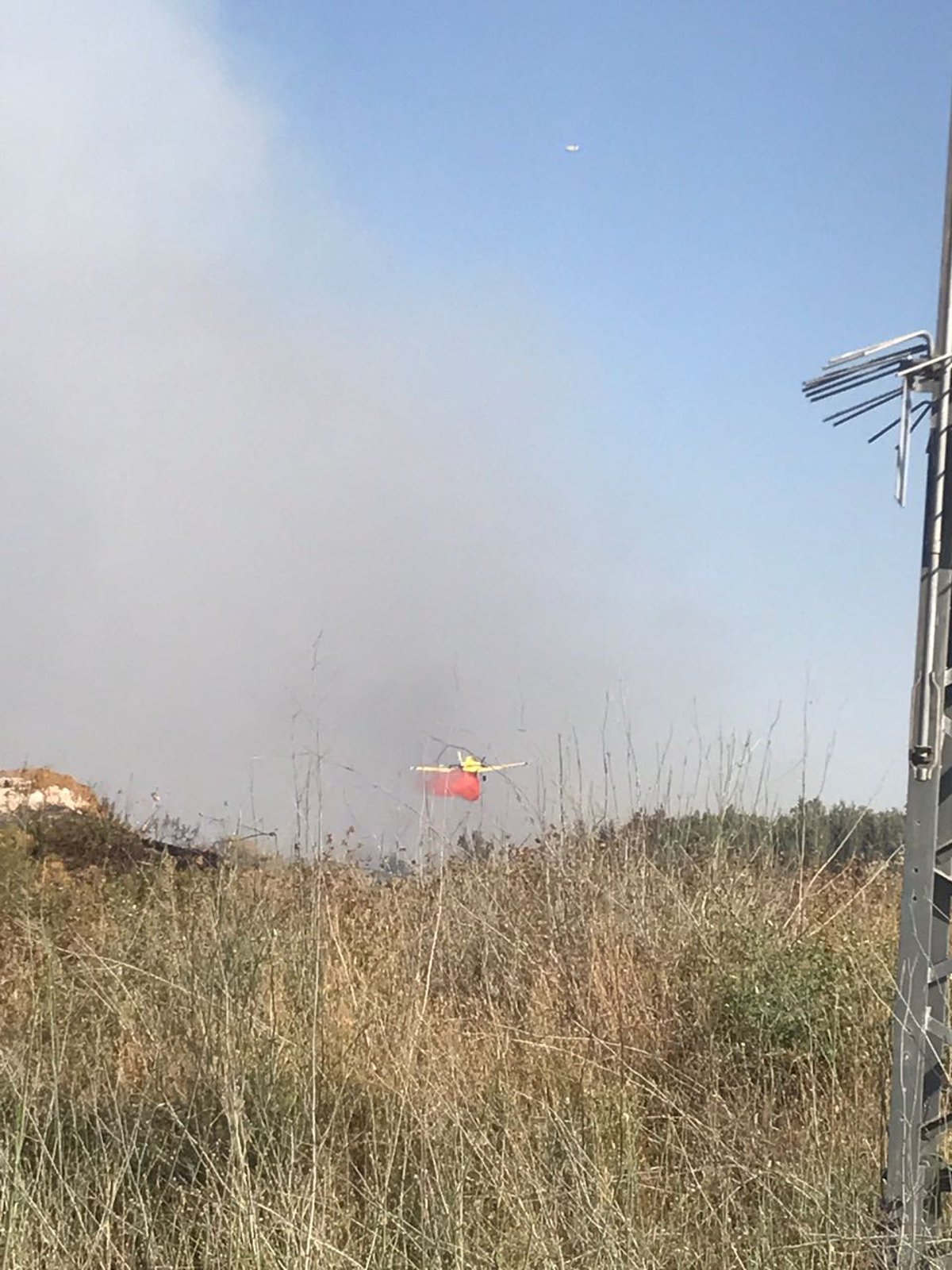 שריפת קוצים ליד כביש 1: תושבי משמר איילון פונו מבתיהם