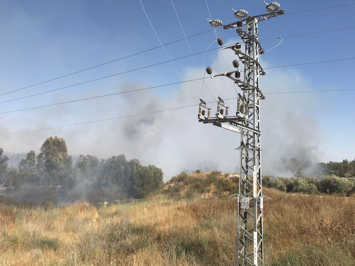 שריפת קוצים ליד כביש 1: תושבי משמר איילון פונו מבתיהם