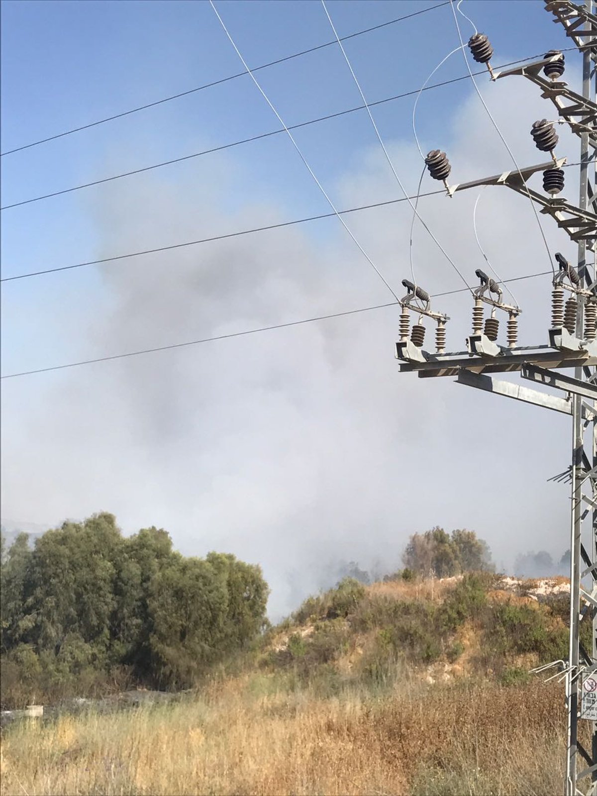 שריפת קוצים ליד כביש 1: תושבי משמר איילון פונו מבתיהם