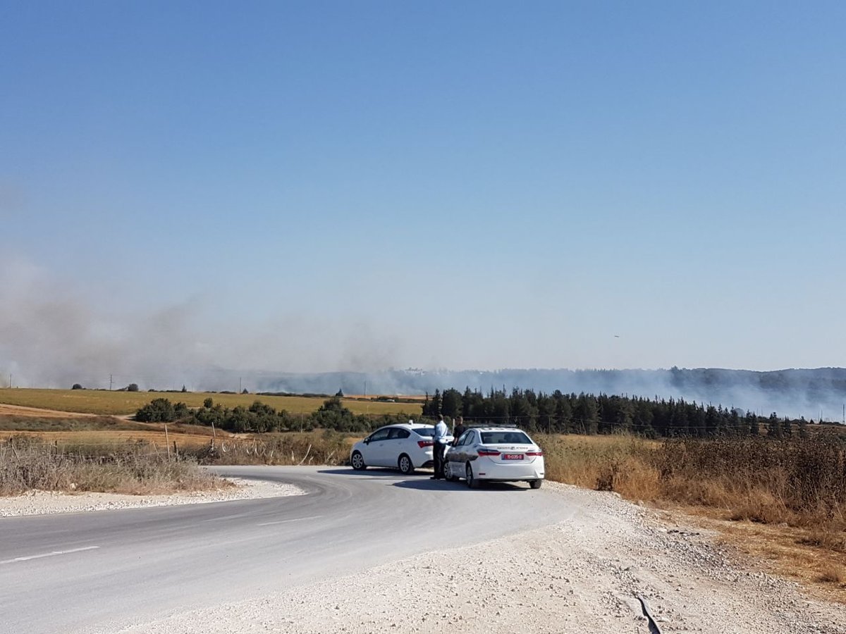 שריפת קוצים ליד כביש 1: תושבי משמר איילון פונו מבתיהם