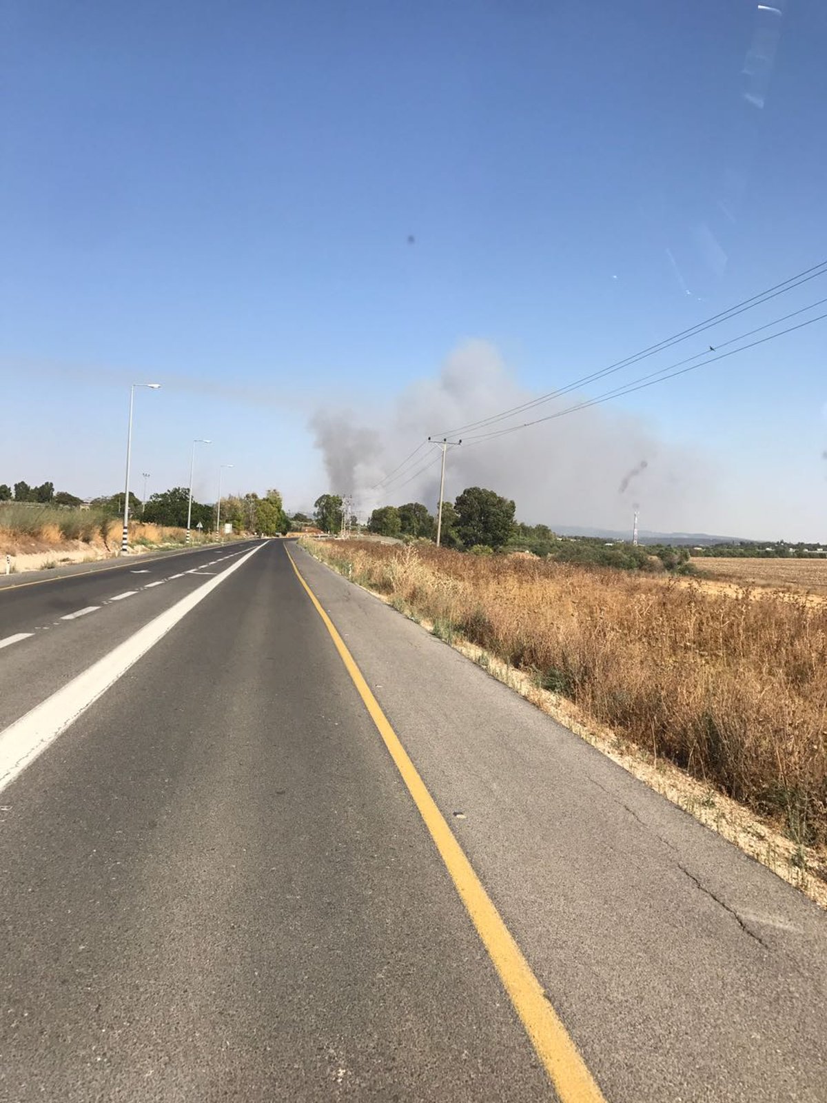 שריפת קוצים ליד כביש 1: תושבי משמר איילון פונו מבתיהם