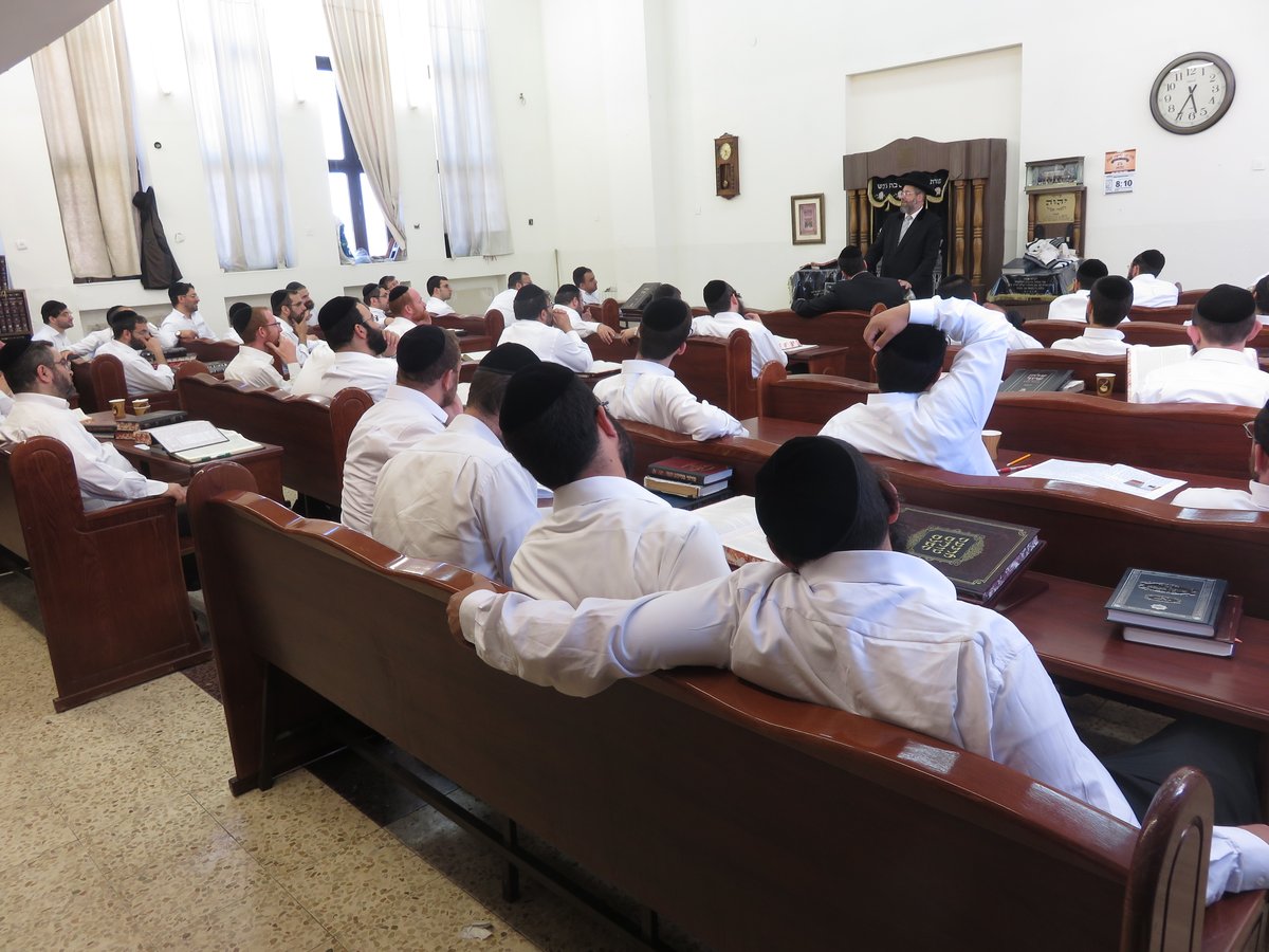 הרב הראשי מסר שיעור בכולל "תורה משה" • צפו