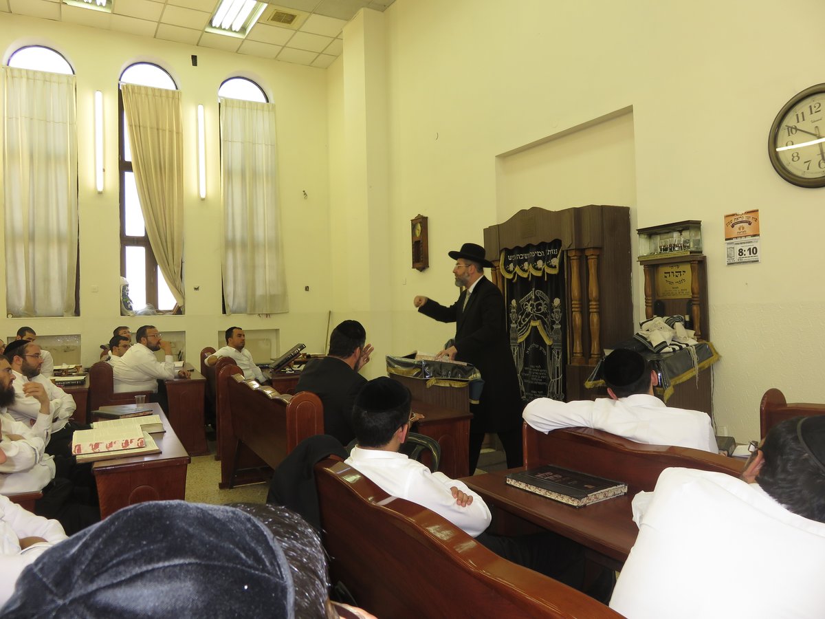 הרב הראשי מסר שיעור בכולל "תורה משה" • צפו