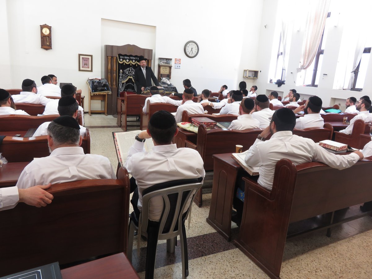 הרב הראשי מסר שיעור בכולל "תורה משה" • צפו