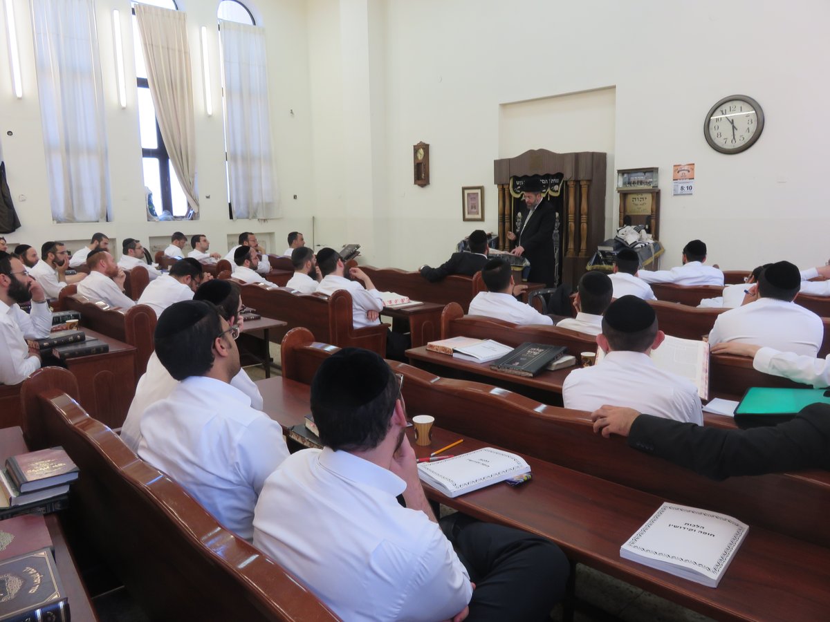 הרב הראשי מסר שיעור בכולל "תורה משה" • צפו