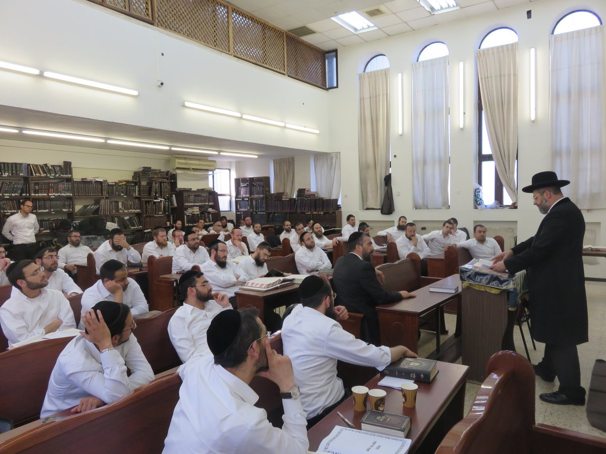 הרב הראשי מסר שיעור בכולל "תורה משה" • צפו