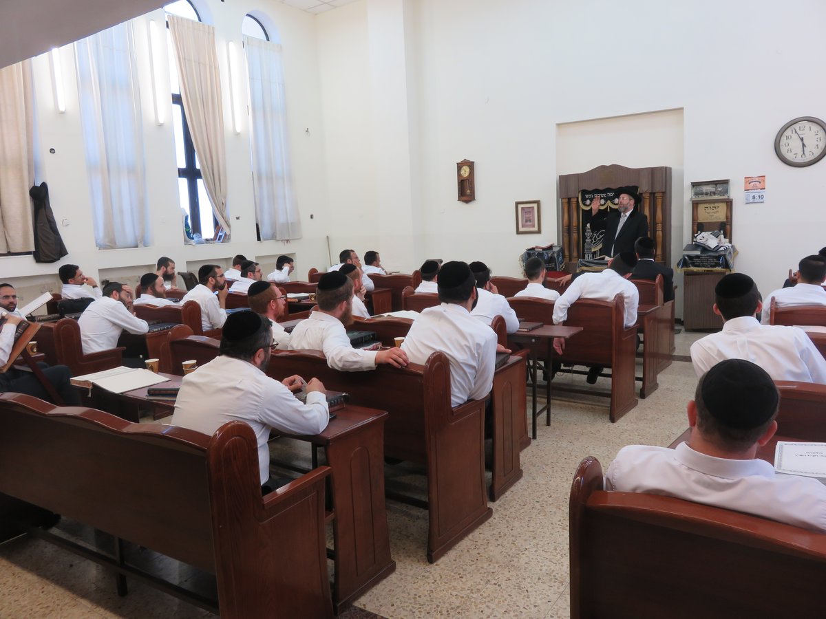 הרב הראשי מסר שיעור בכולל "תורה משה" • צפו