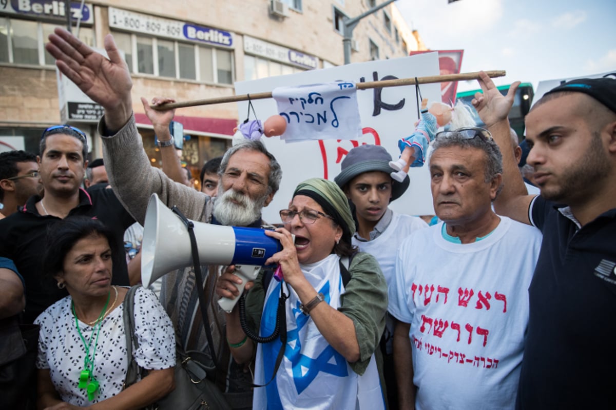 אלפים הפגינו: "לפתוח תיקי אימוץ של ילדי תימן"