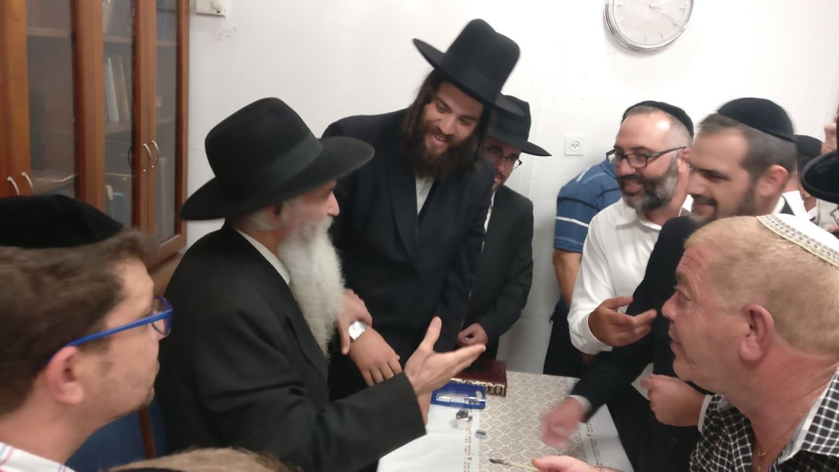 ראש העיר והעובדים בבית האדמו"ר: "ברכה לתושבים"