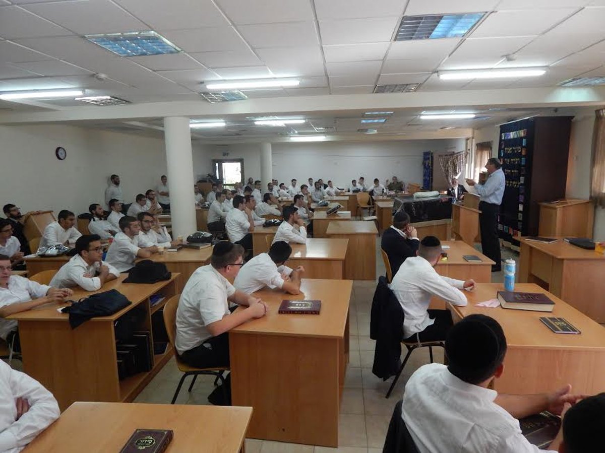 מנכ"ל משרד הביטחון בביקור בישיבה.