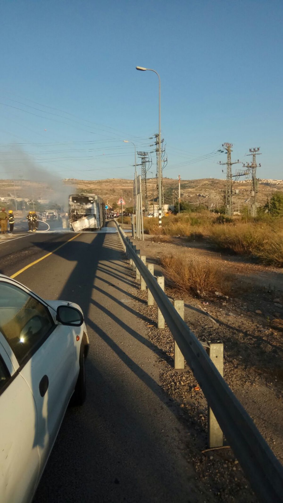 בנס נמנע אסון: אוטובוס עמוס נוסעים עלה בלהבות. צפו