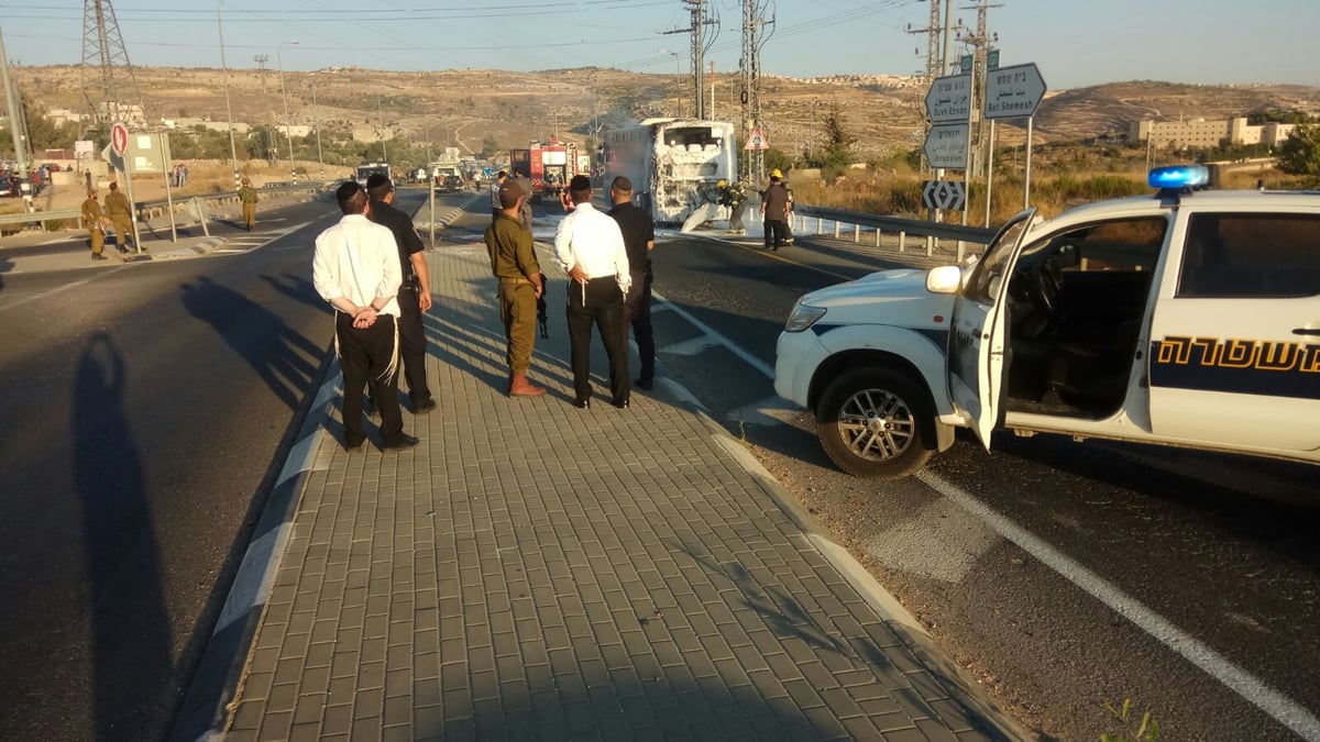 בנס נמנע אסון: אוטובוס עמוס נוסעים עלה בלהבות. צפו