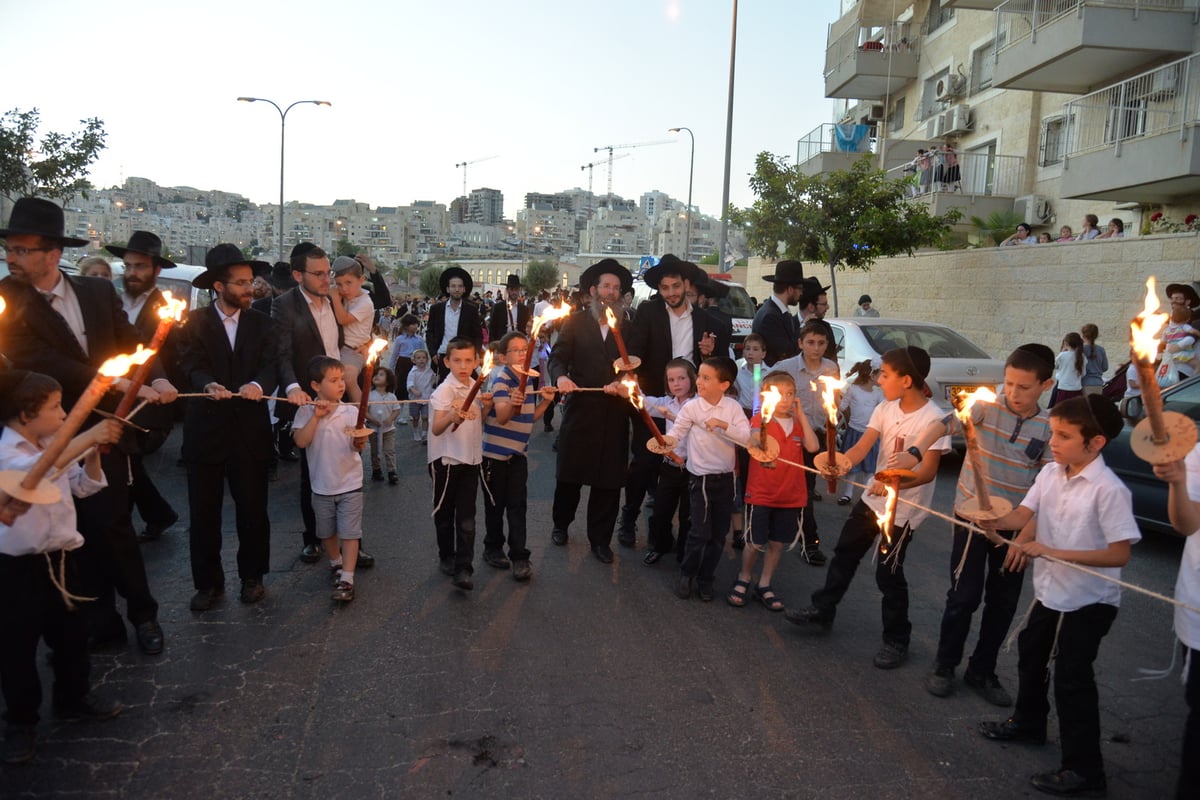 הכנסת ס"ת לביהמ"ד אונגוואר מודיעין עילית. תיעוד