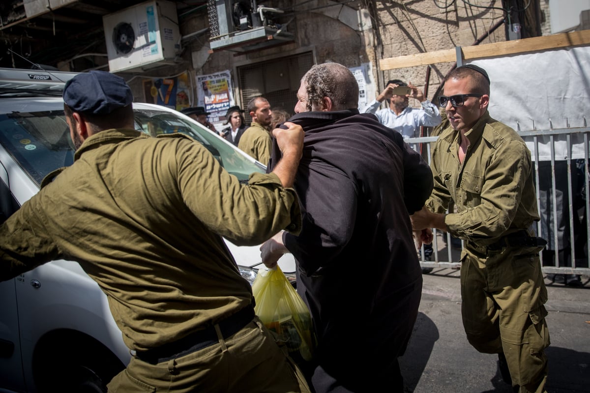 גלריה: כך פועלים ה"מסתחרדים" בשכונת מאה שערים