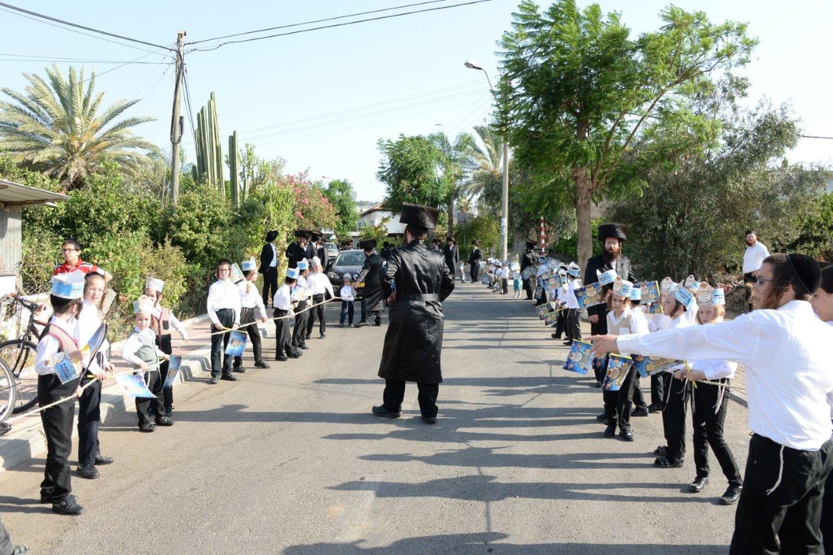 עפולה חגגה הכנסת ספר תורה • צפו בתיעוד