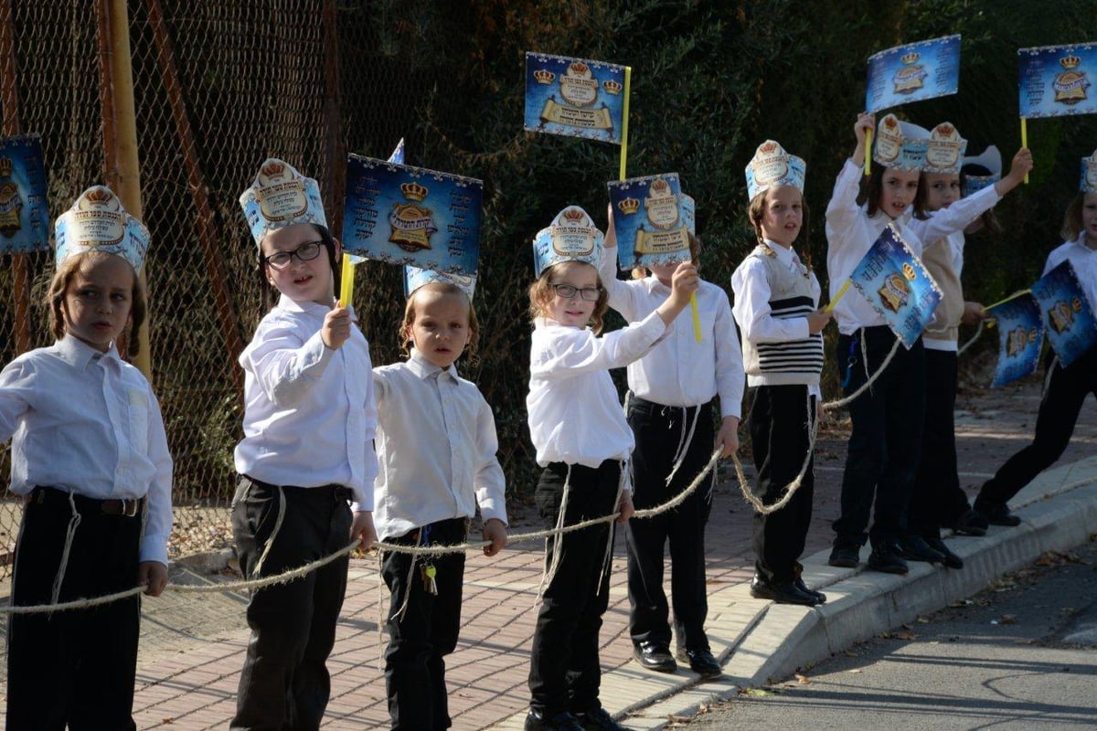 עפולה חגגה הכנסת ספר תורה • צפו בתיעוד