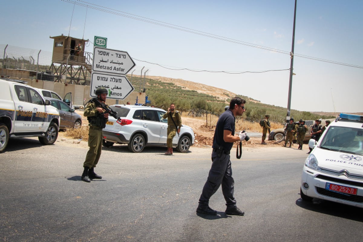 פיגוע דריסה: חייל נפצע קל מעמוד תאורה שנפל מרכב המחבל