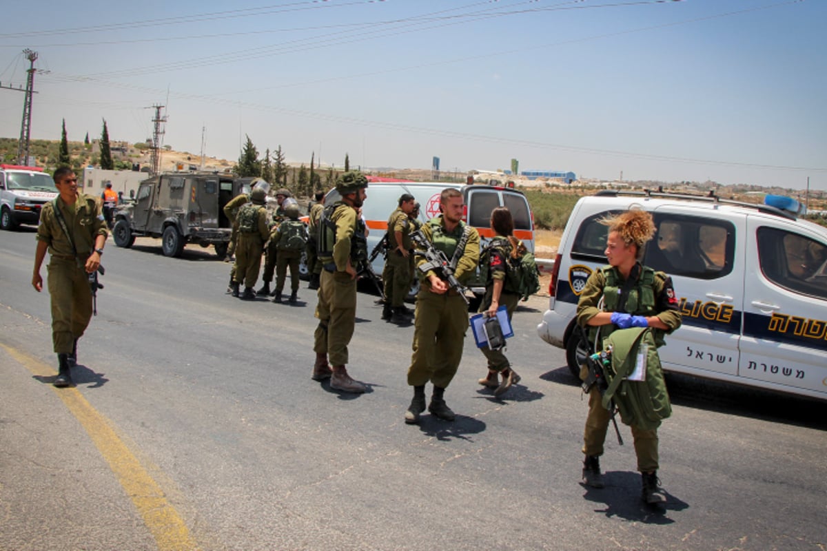 פיגוע דריסה: חייל נפצע קל מעמוד תאורה שנפל מרכב המחבל