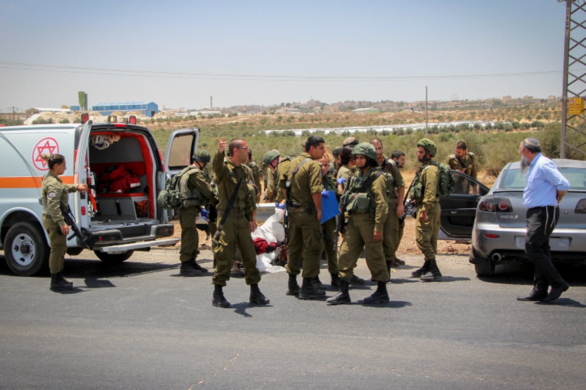 פיגוע דריסה: חייל נפצע קל מעמוד תאורה שנפל מרכב המחבל