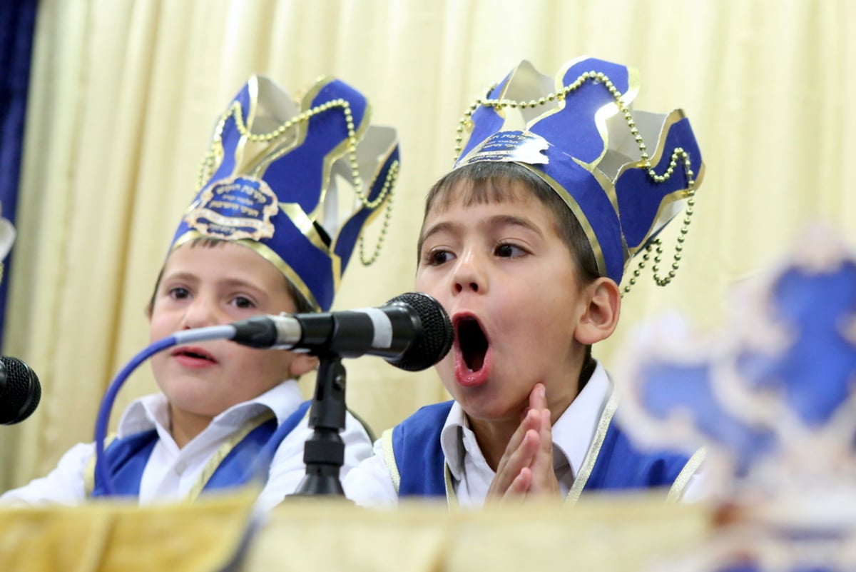 בני האברכים חגגו לראשונה מסיבת חומש • צפו